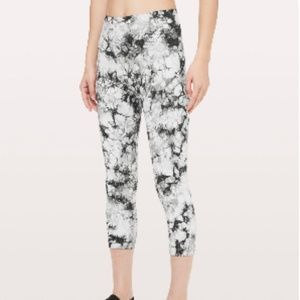 Lululemon HR Wunder Train 21" Crop Leggings - Black/White Shibori - Size 6